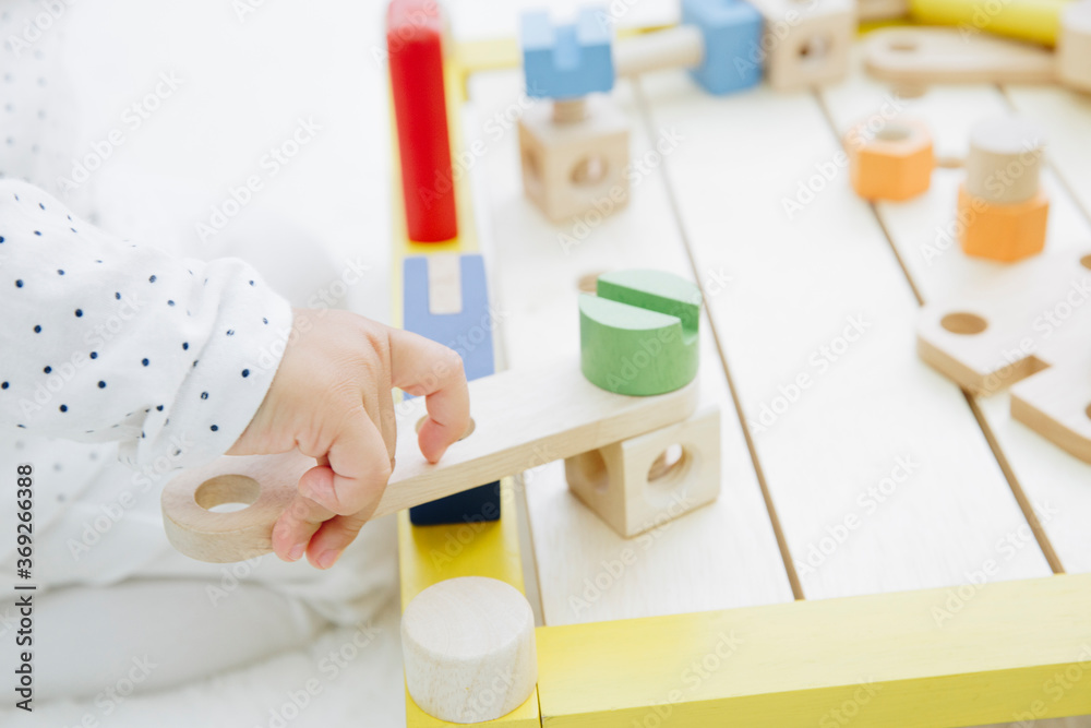 custom made wallpaper toronto digitalおもちゃで遊ぶ幼児