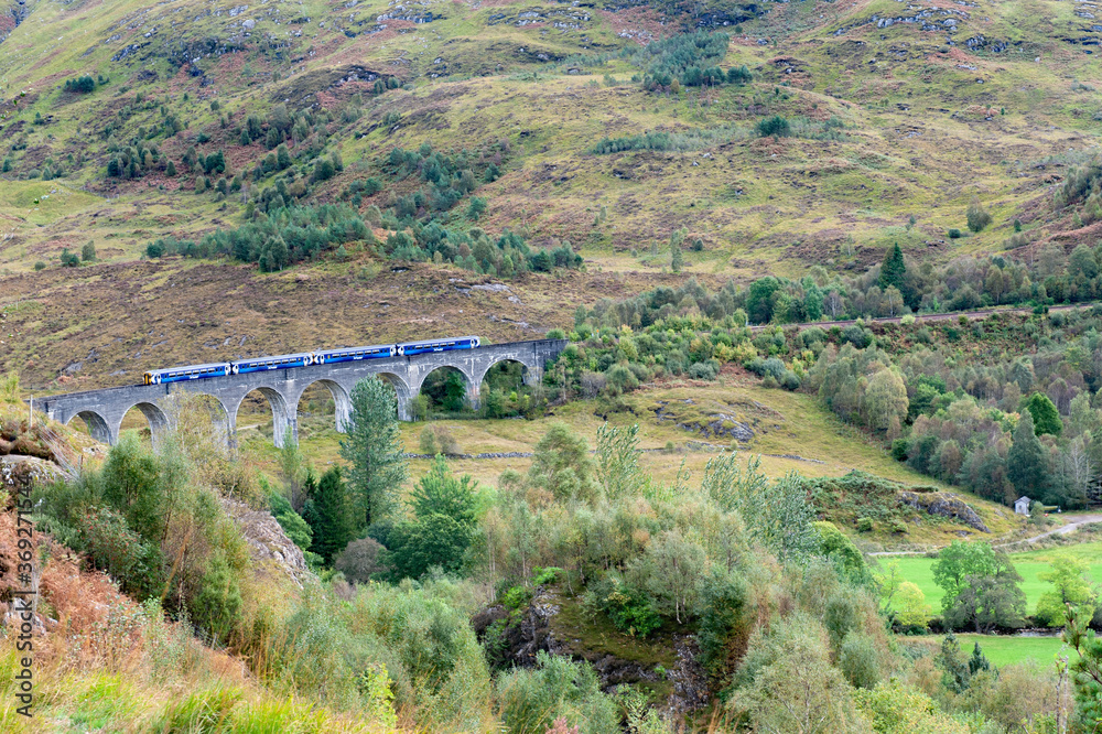 Train on Glenfinnan viaduct,