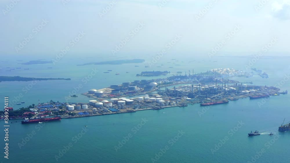 The largest oil refinery in the world is located in the Malaga Strait. Singapore The largest oil refinery in the world is located in the Malaga Strait. Singapore