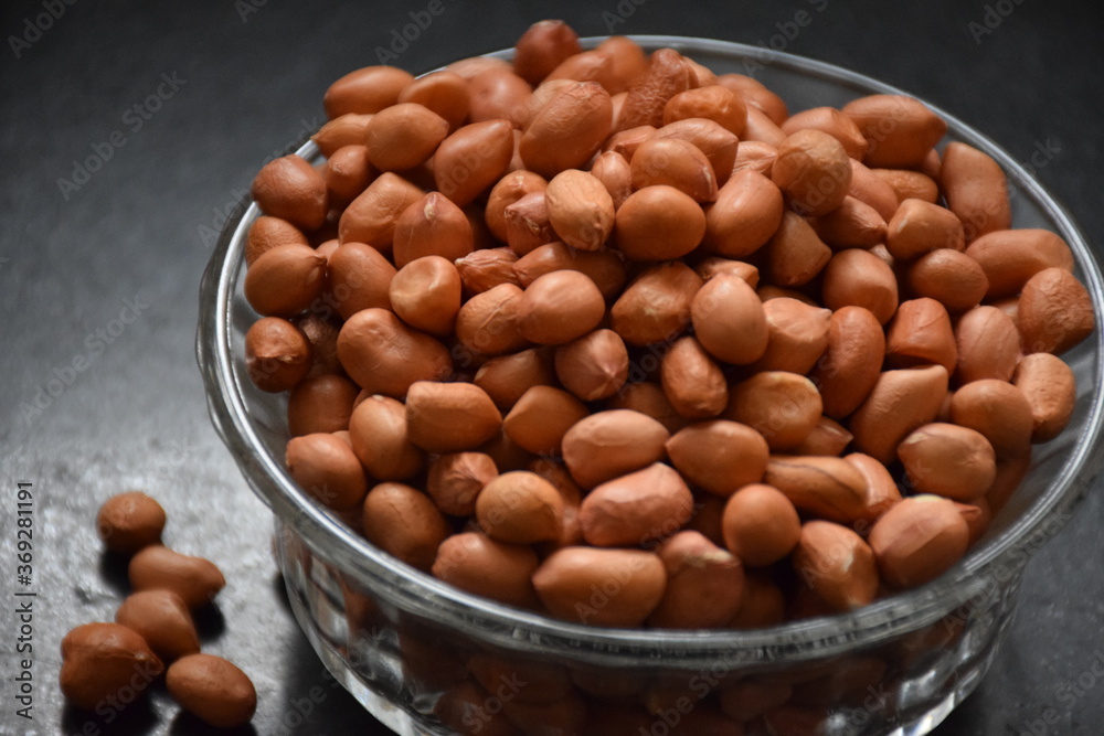 Picture of raw groundnuts or peanuts Picture of raw groundnuts or peanuts