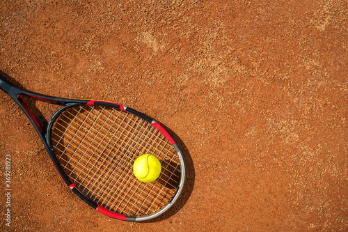 Tennis racket and ball on the court © Andrii 
