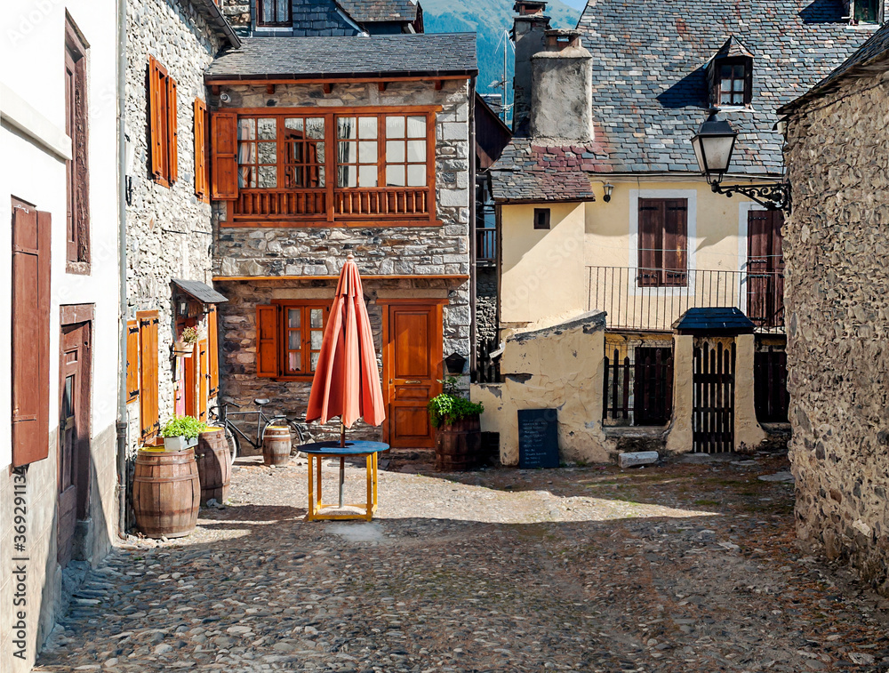 Fototapeta premium Village of Viella in the Pyrenees in Spain