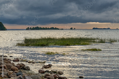 Obraz na płótnie Thunderclouds in the sky over the sea. w salonie