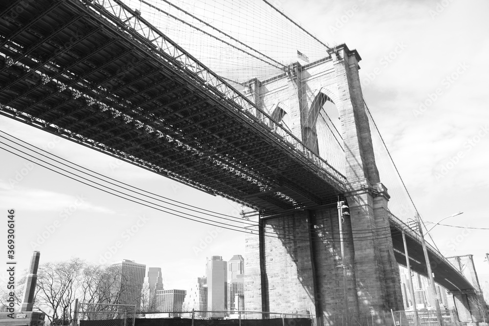 Fototapeta premium Famous Brooklyn Bridge in New York City, USA with beautiful blue sky, in black and white, monochrome, Manhattan, USA. 