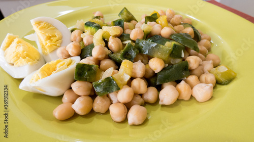 Comida vegetariana de Huevos, Garbanzos y zapallitos