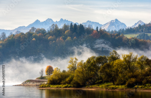 Fototapeta Naklejka Na Ścianę i Meble -  Zalew Czorsztyński, Pieniny