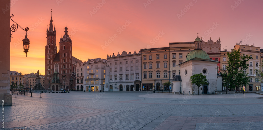 Naklejka premium Main square with St Mary's church, colorful sunrise, Krakow, Poland