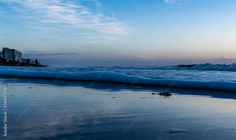 Obraz premium Morning sunrise on the beach