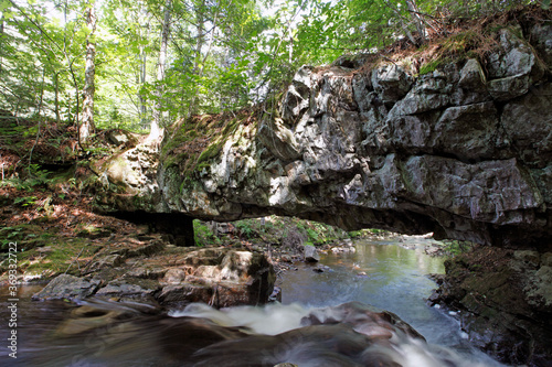 Le Pont-de-Pierre de Saint-Léonard-de-Portneuf au Quebec photo