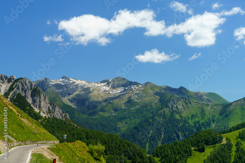 Mountain landscape along the road to Crocedomini pass © Claudio Colombo