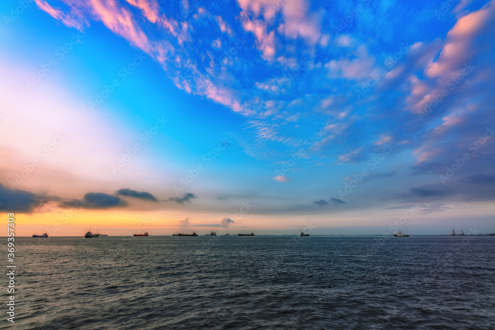 Obraz premium 夜明けの海