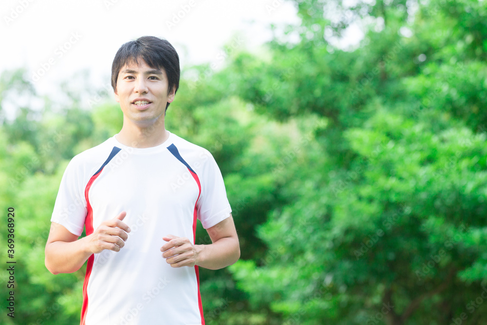 ランニングをする男性 ランニングをする男性