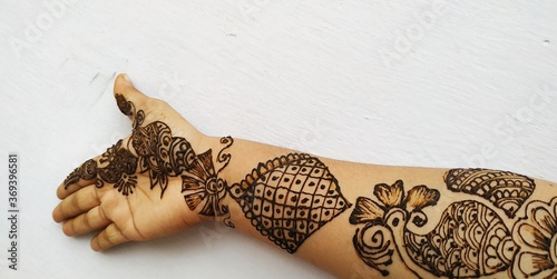 Wallpaper Mural Mehndi on hand of women Torontodigital.ca