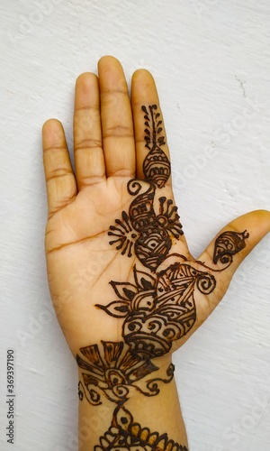 Wallpaper Mural Mehndi on hand of women Torontodigital.ca