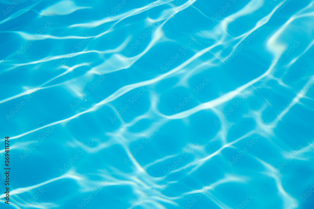Obraz premium Light reflecting water in the sea