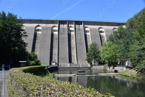 Staumauer der Oleftalsperre in der Eifel photo