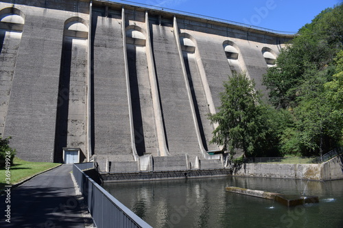 Staumauer der Oleftalsperre in der Eifel photo