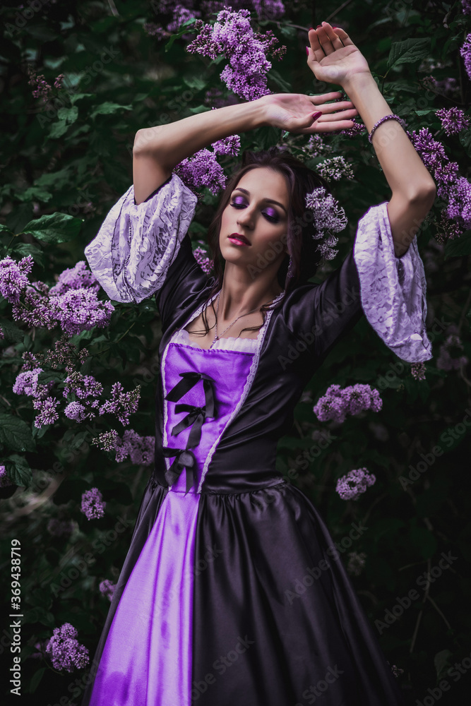 Fototapeta premium Lady in black and purple baroque dress