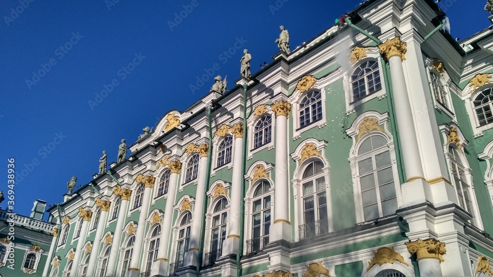 facade of the winter palace in Saint-Petersburg