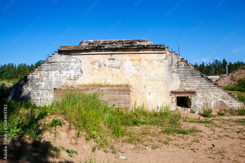 Fototapeta premium Remains of a cannon yard with batteries for 6-inch (152 mm) Canet guns. Built in 1912. Fort