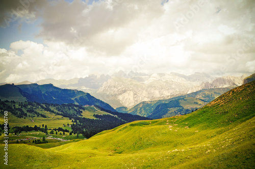 Tiroler Ausblick Landschaft in Tirol  Alpenland   sterreich