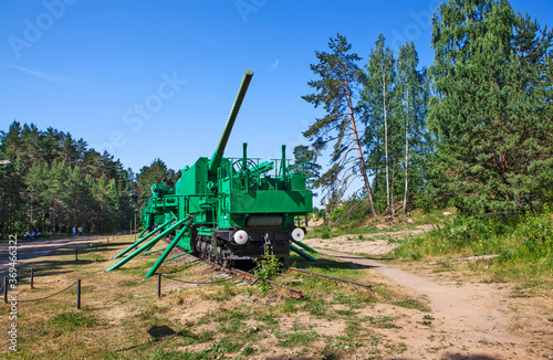 Artillery transporters TM-I-180 and TM-III-12 with 305-mm and 180-mm guns. Fort 