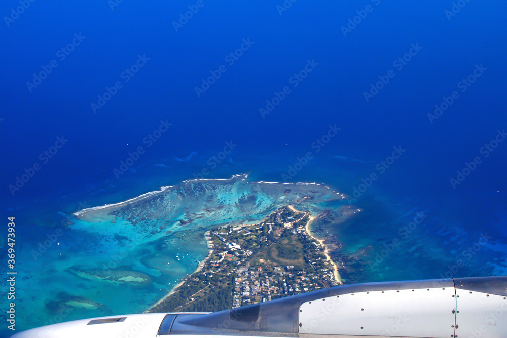 Fototapeta premium Luftaufnahme aus dem Flugzeug auf das Cap Malheureux, Mauritius