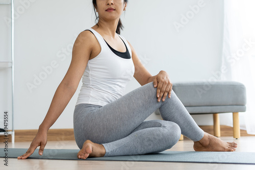 Tableau sur toile Women are doing seated twist exercises for health and a firmer body