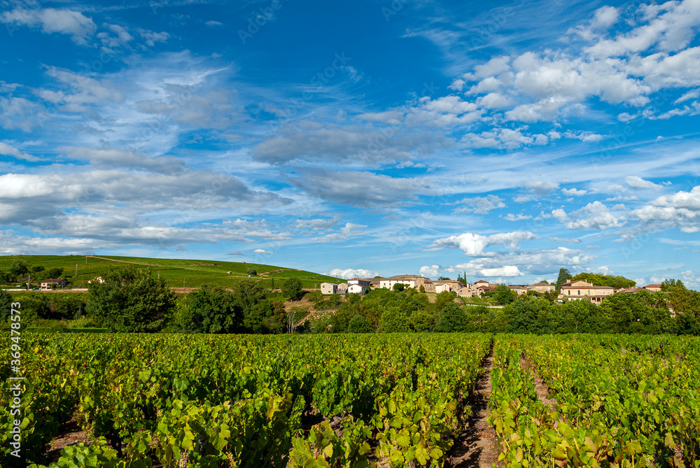Le village de Morgon dans le vignoble du Beaujolais dans le département du Rhône en France
