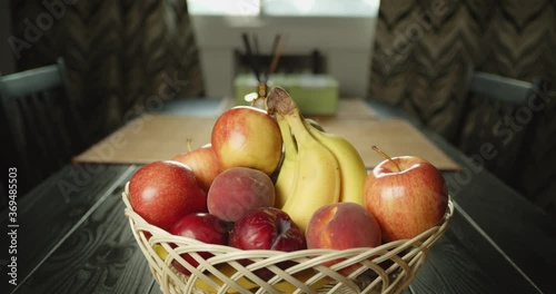Dolly effect on fruit basket 
