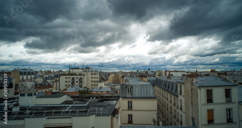 Vue de Paris, ciel gris et nuageux © Stéphanie Rebeccu