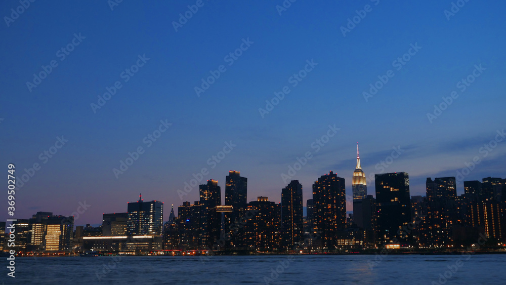 Fototapeta premium landscape of manhattan midtown night time 