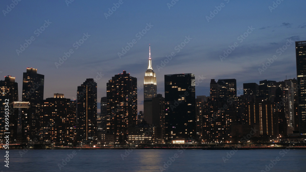 Fototapeta premium landscape of manhattan midtown night time 