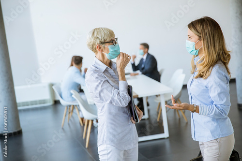 Two businesswomen talking i...