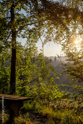 Sitzbank im Wald mit Blick über Greiz © A.N.Foto