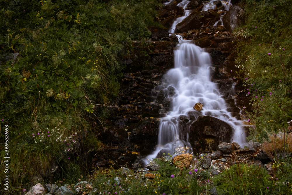 Fototapeta premium Cascata d'acqua con effetto seta