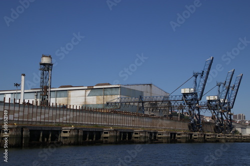 Industrial environment in the estuary of Bilbao © Laiotz