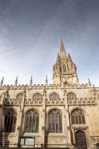 architecture and buildings around the university town of oxfordshire in england