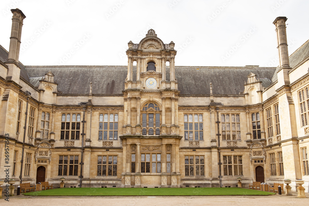 architecture and buildings around the university town of oxfordshire in england