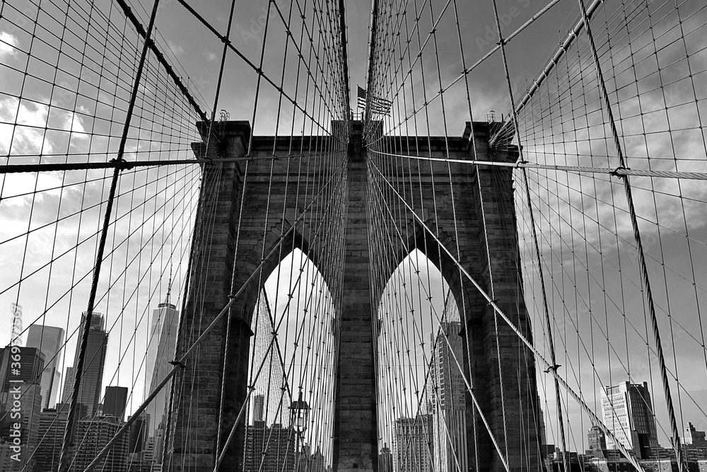 Fototapeta premium Brooklyn bridge in black and white 