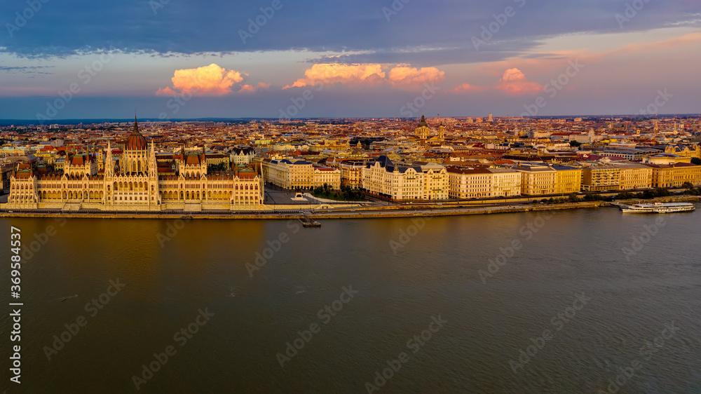 Fototapeta premium Aerial photo of the Hungarian Parliament and the city of Budapest by the Danube River