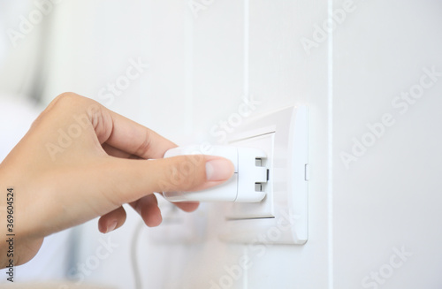 hand unplug plug electric from using too long 
