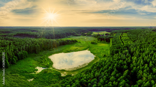 Fototapeta Naklejka Na Ścianę i Meble -  Mazury-kraina lasów i tysiąca jezior w północno-wschodniej Polsce