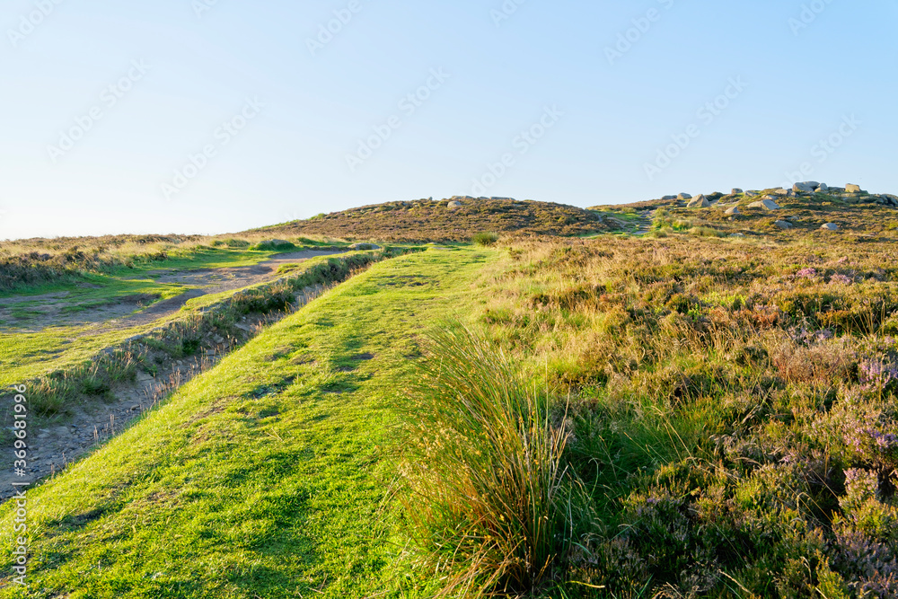 Naklejka premium Steep slope up to the top of Higger Tor in the Derbyshire Peak District
