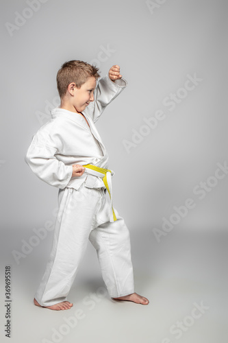 Fotografie 7 year old boy practices jujitsu.