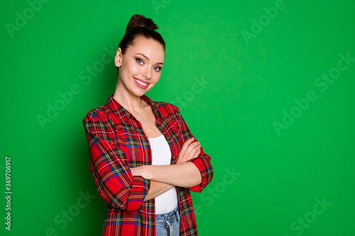 Profile side view portrait of her she nice attractive lovely cute gorgeous cheerful cheery brown-haired girl entrepreneur folded arms isolated on bright vivid shine vibrant green color background © deagreez