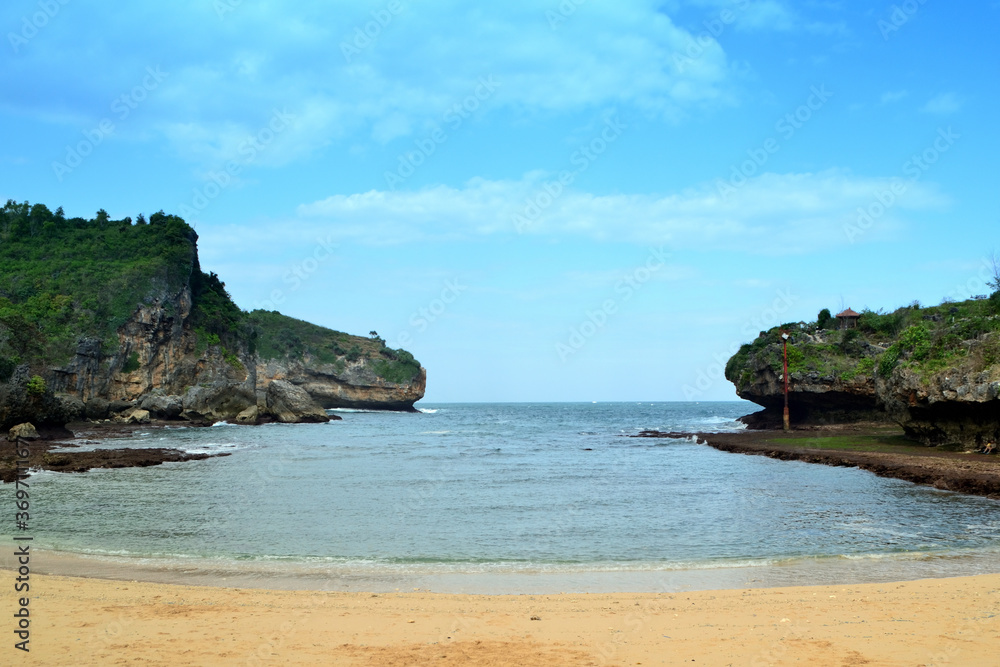 Fototapeta premium Beautiful view of beach and cliffs