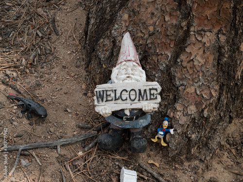 Принти на полотні Welcome sign being held by a bearded garden gnome.