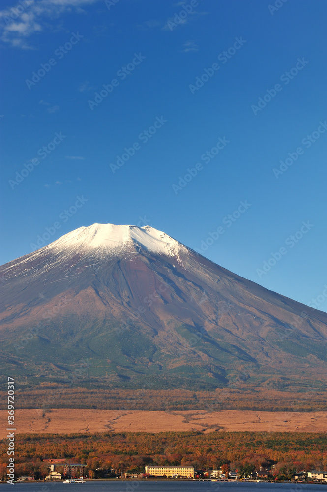 冬景色に近づく秋の富士