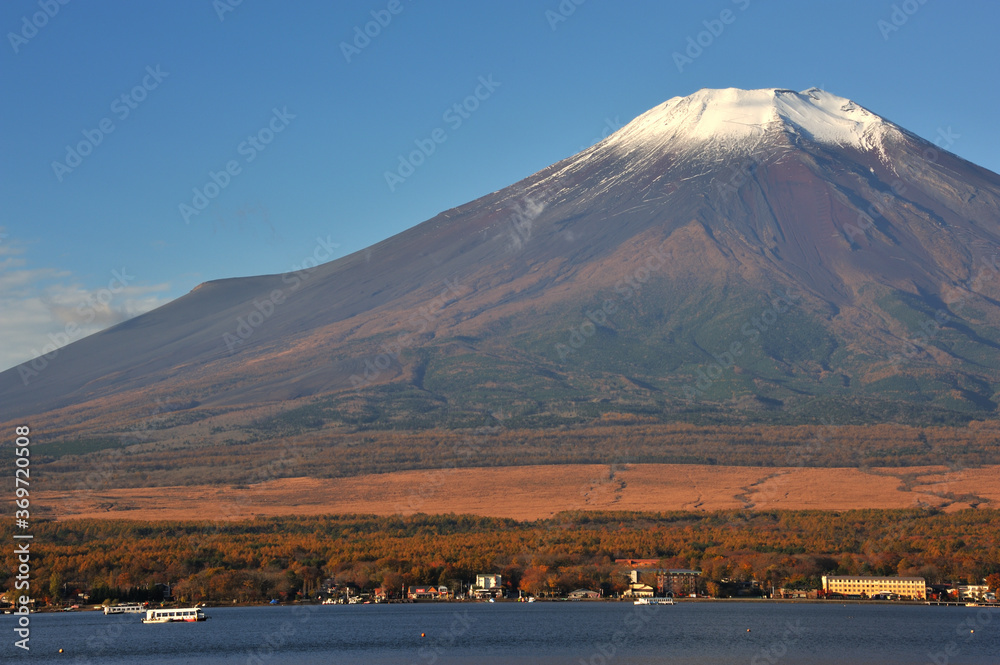 冬景色に近づく秋の富士